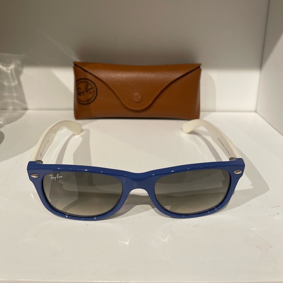 Ray-Ban Wayfarer Rare Y2K - Blue and White - Picture 6 of 8